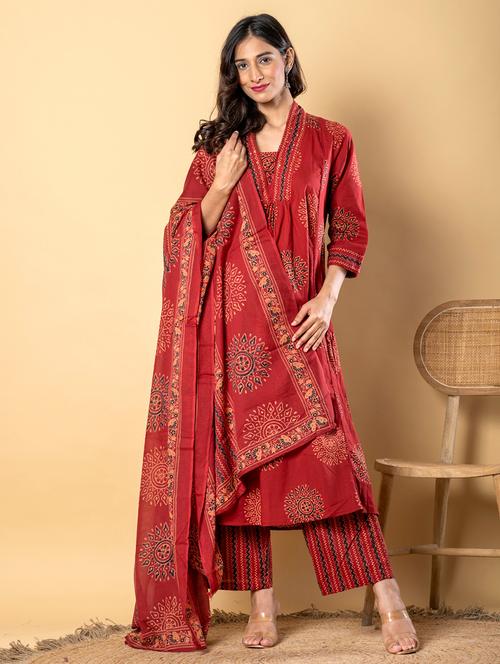 women three quarter sleeve kurta pant with dupatta set - 21962302 -  Standard Image - 0