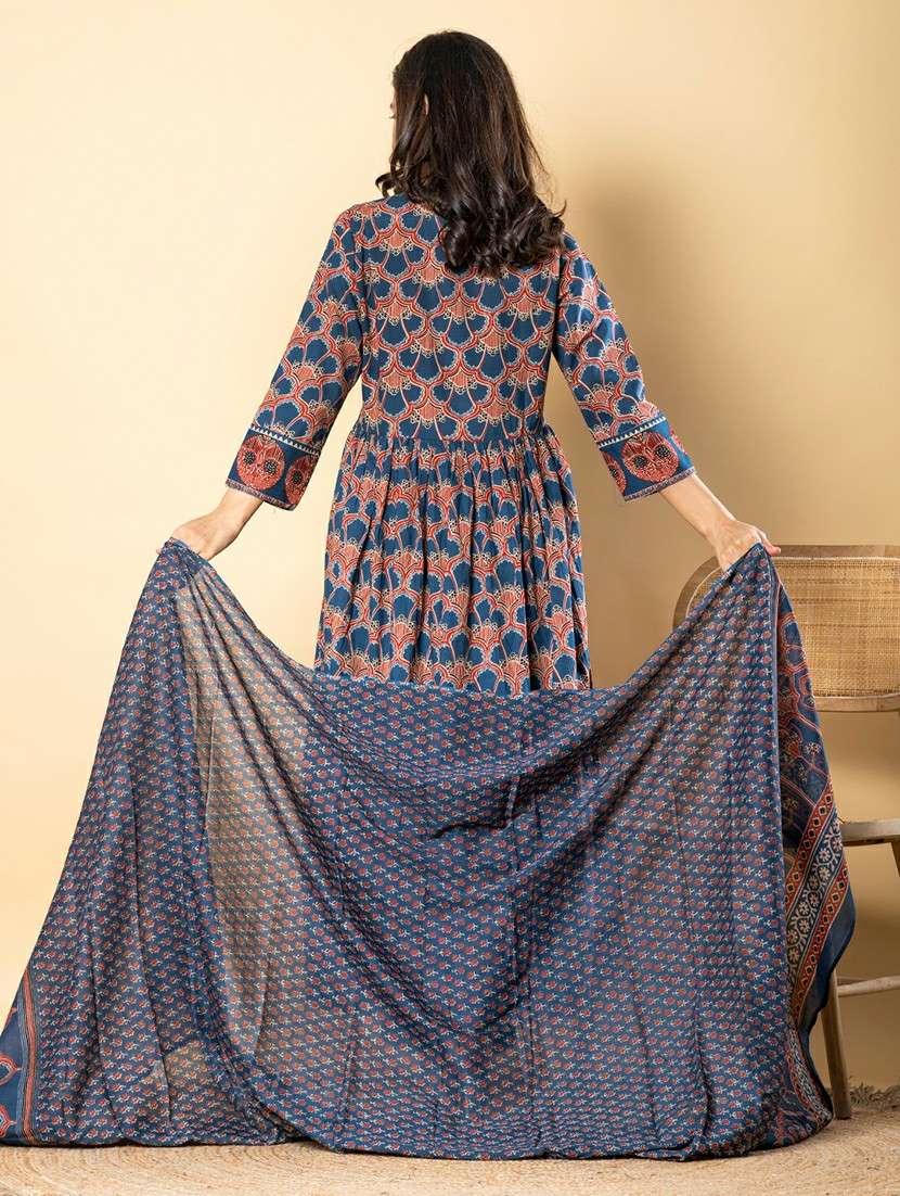 women three quarter sleeve anarkali kurta pant with dupatta set - 21962305 -  Standard Image - 3