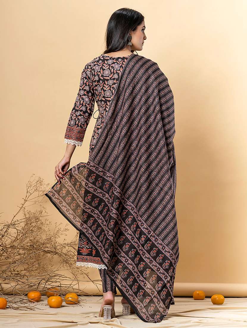 women three quarter sleeve kurta pant with dupatta set - 21962320 -  Standard Image - 3