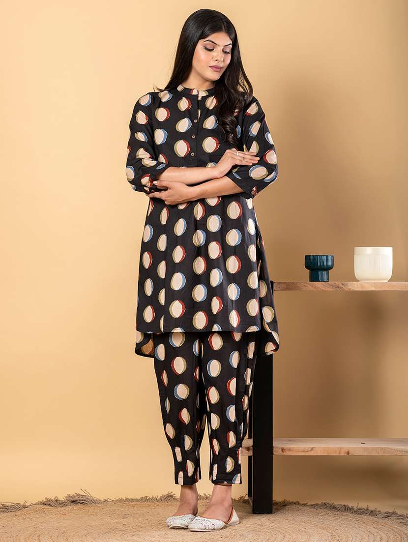 women embroidered three quarter sleeve kurta pant set
