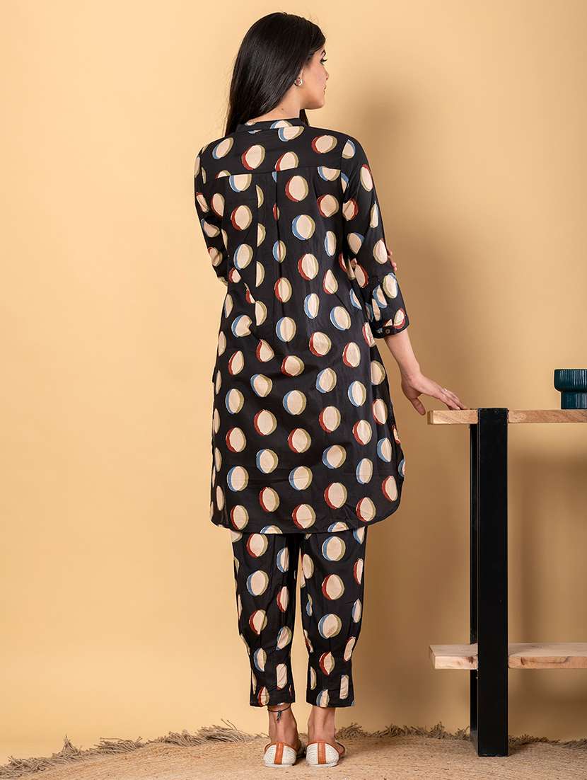 women embroidered three quarter sleeve kurta pant set - 21962332 -  Standard Image - 3