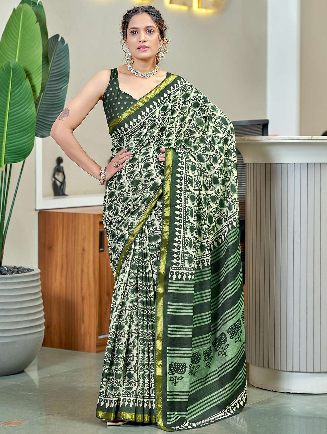 women printed casual wear saree with blouse - 21962420 -  Zoom Image - 0