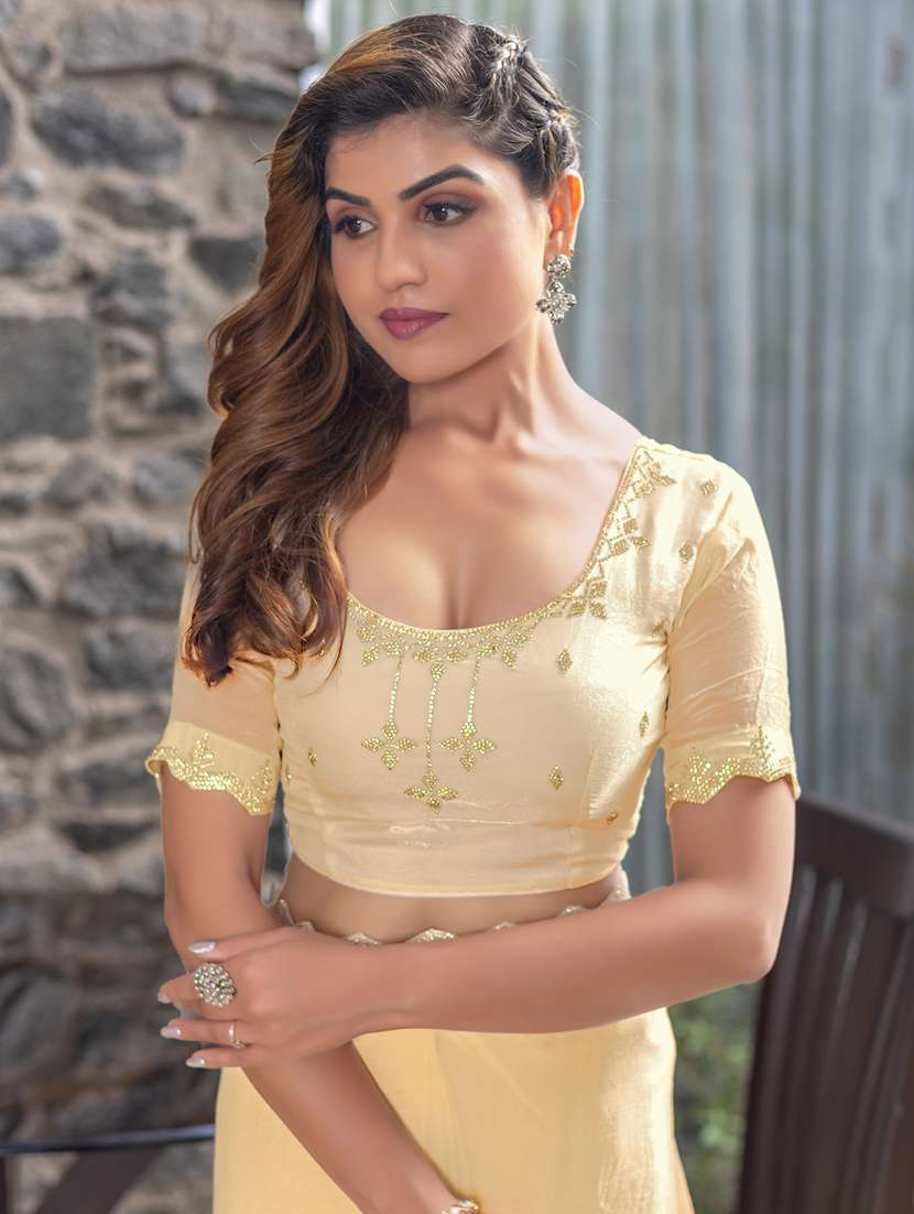 women solid with embellished bordered saree with blouse - 21962556 - Standard Image - 5