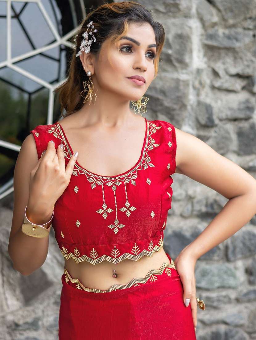 women solid with embellished bordered saree with blouse - 21962571 - Standard Image - 5
