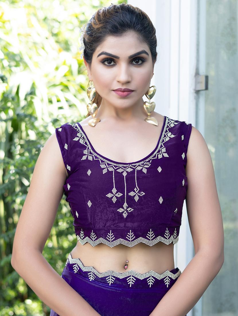 women solid with embellished bordered saree with blouse - 21962574 - Standard Image - 5