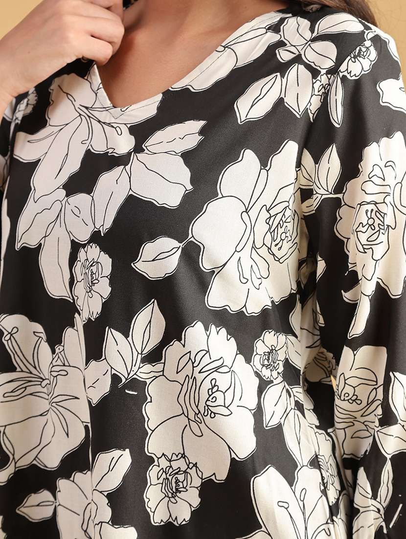 women printed three quarter sleeve straight kurta - 21962788 -  Standard Image - 5