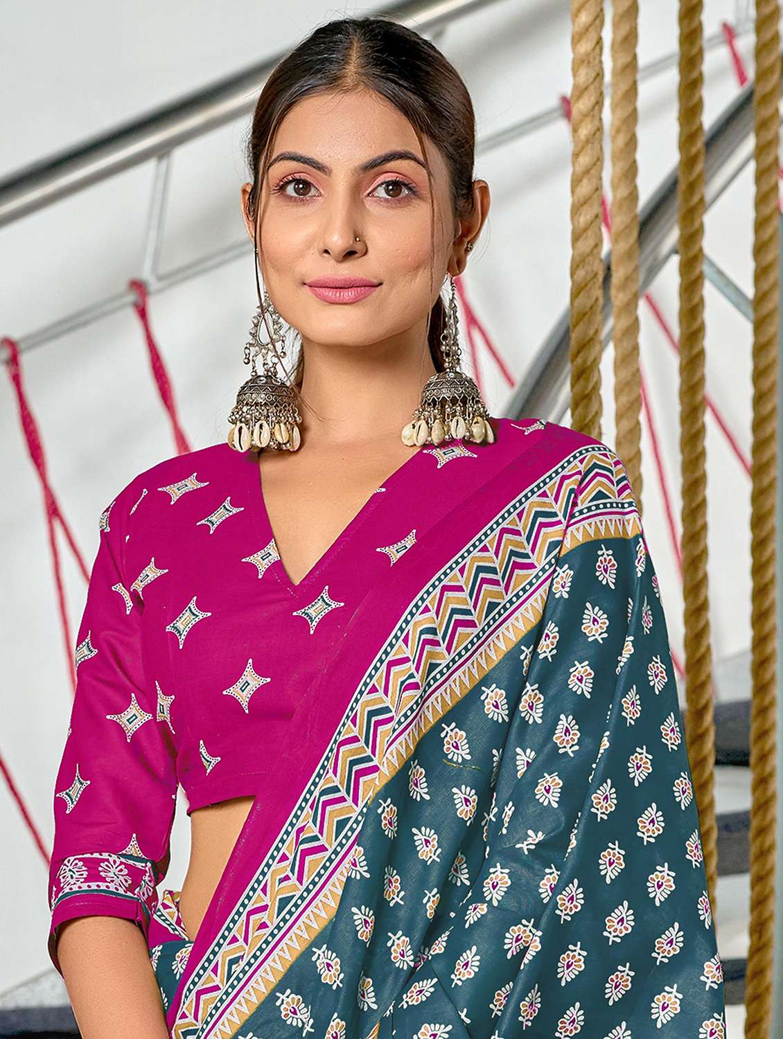women printed casual wear saree with blouse - 21962976 -  Standard Image - 3