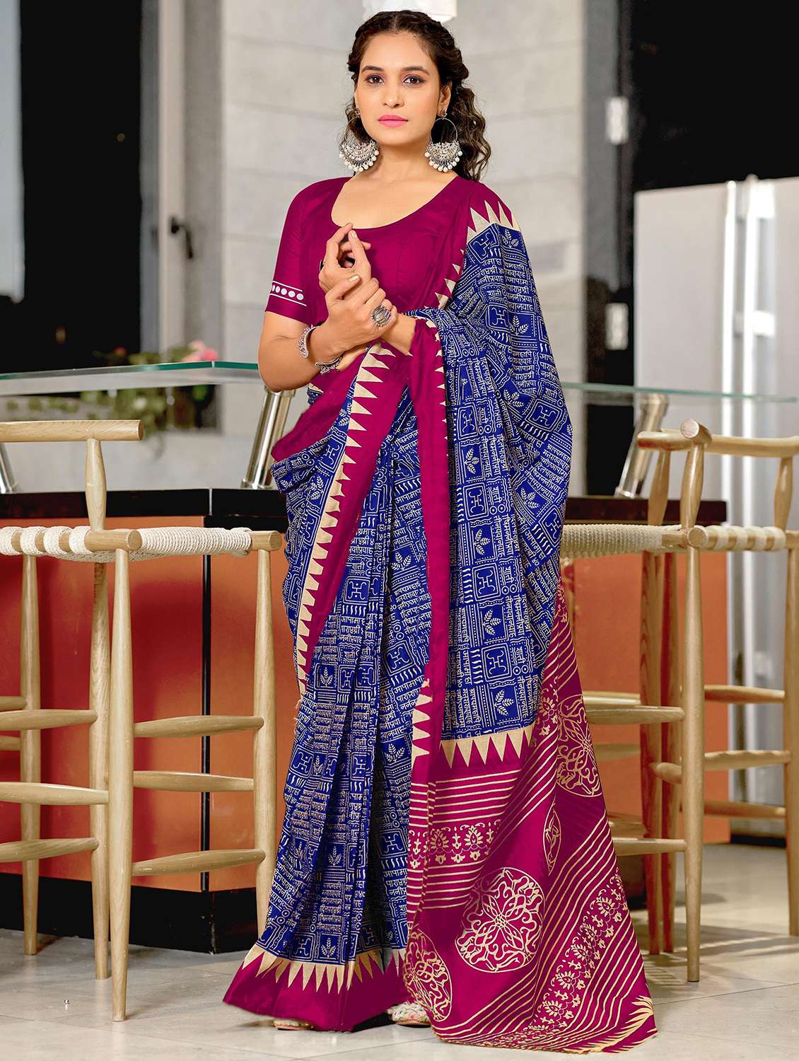 women printed casual wear saree with blouse - 21962991 - Zoom Image - 0