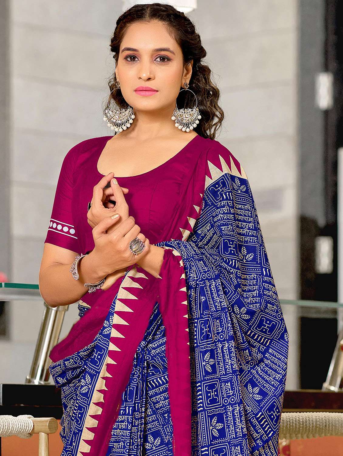 women printed casual wear saree with blouse - 21962991 - Standard Image - 3