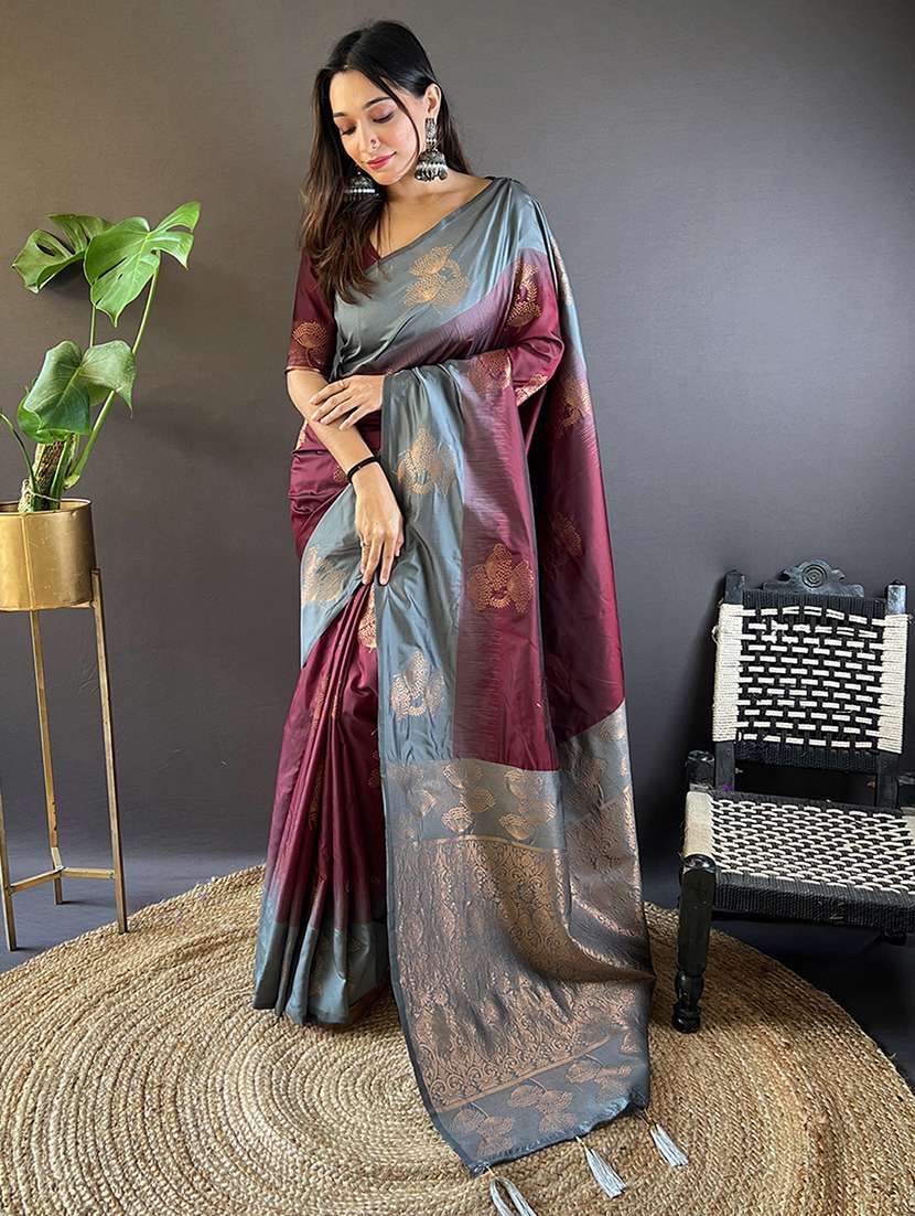 women self design bordered saree with blouse