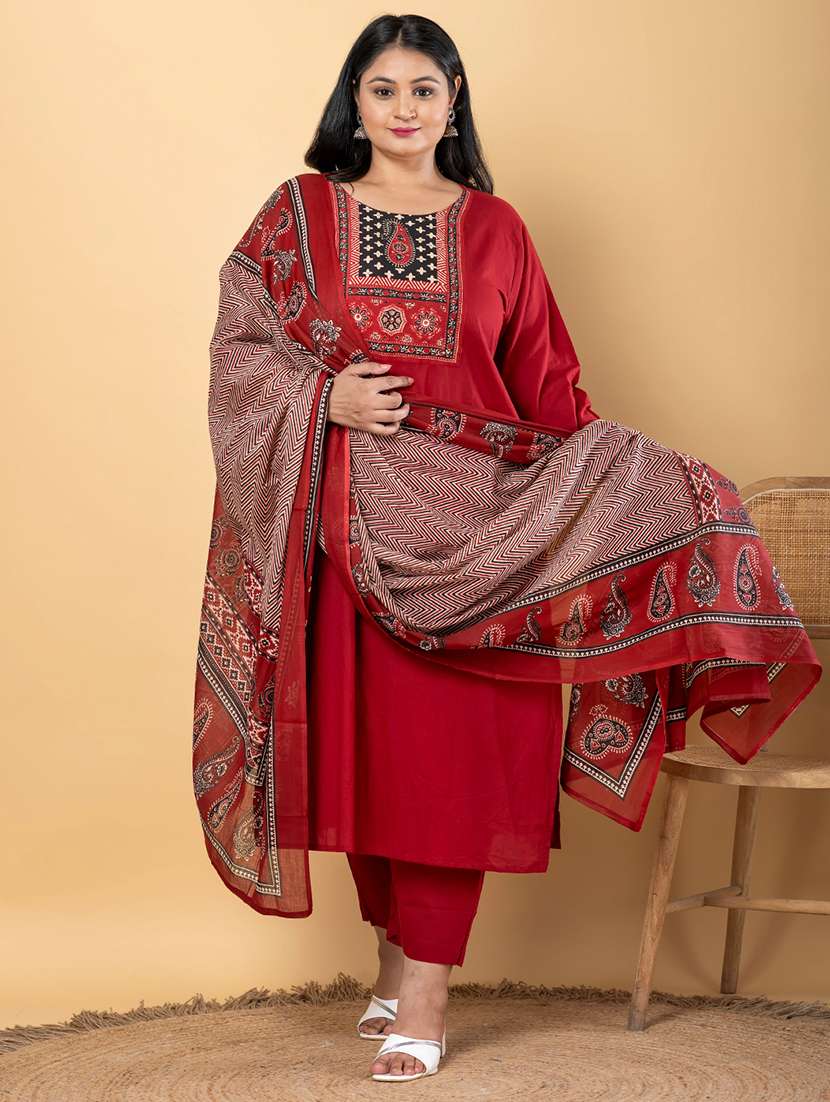 women plus size three quarter sleeve kurta pant with dupatta set - 21963090 -  Standard Image - 3