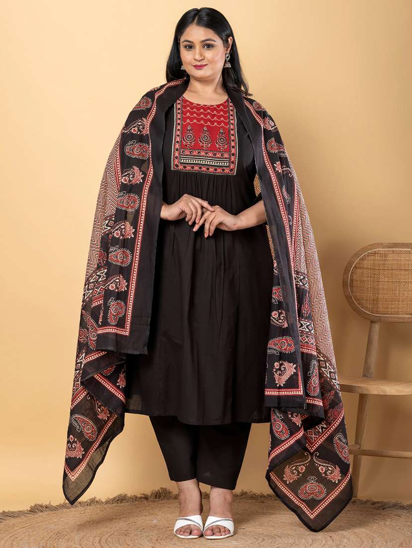 women plus size three quarter sleeve kurta pant with dupatta set - 21963092 -  Standard Image - 3