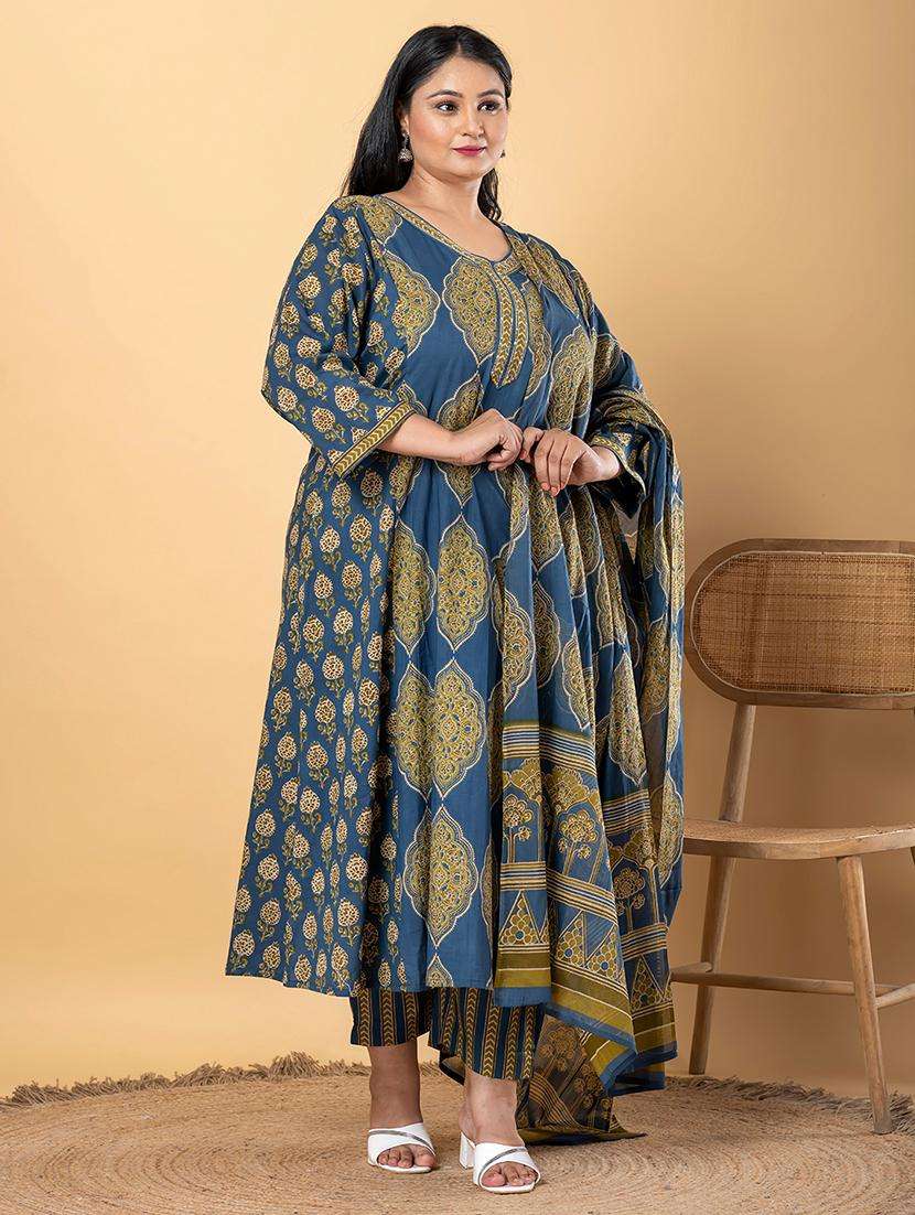 women plus size three quarter sleeve kurta pant with dupatta set - 21963097 -  Standard Image - 3