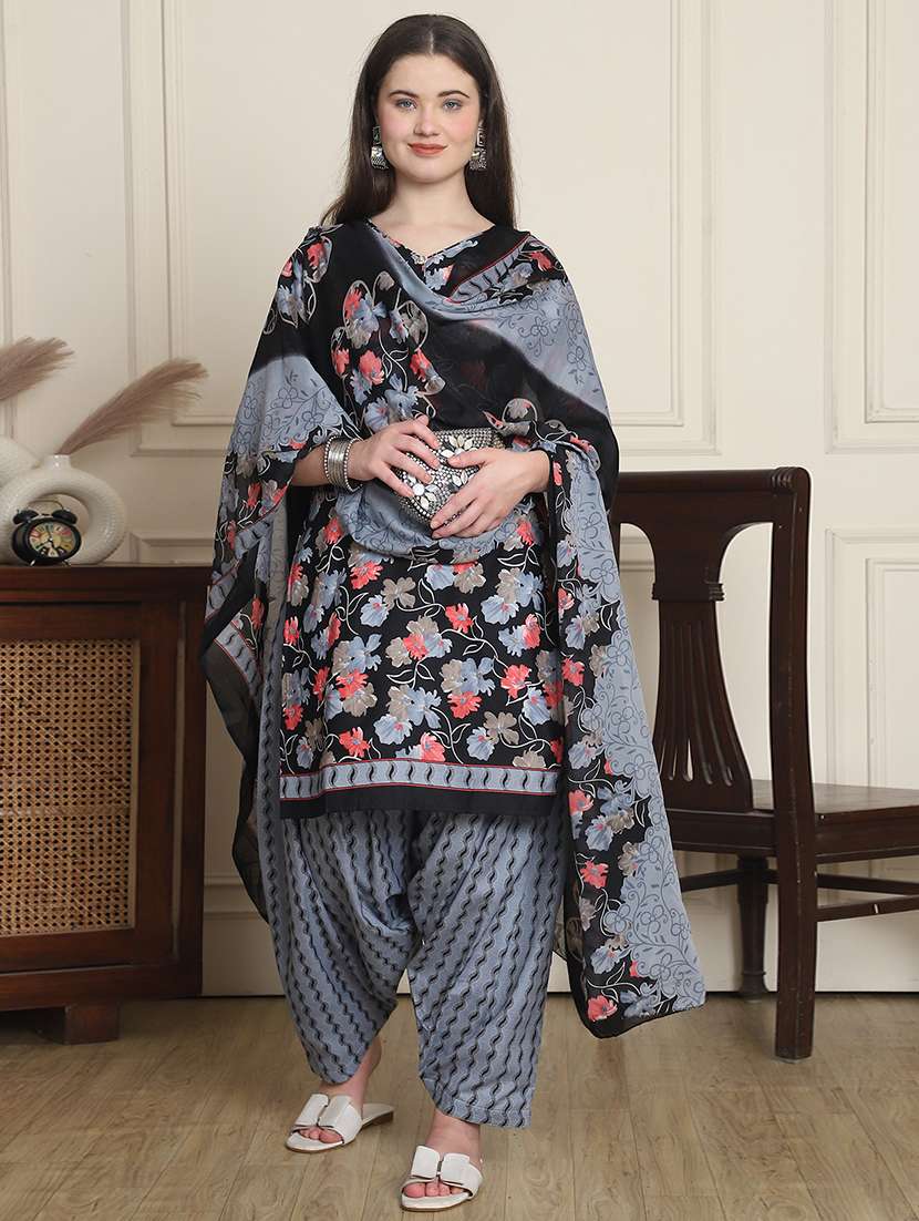women printed three quarter sleeve kurta salwar with dupatta set