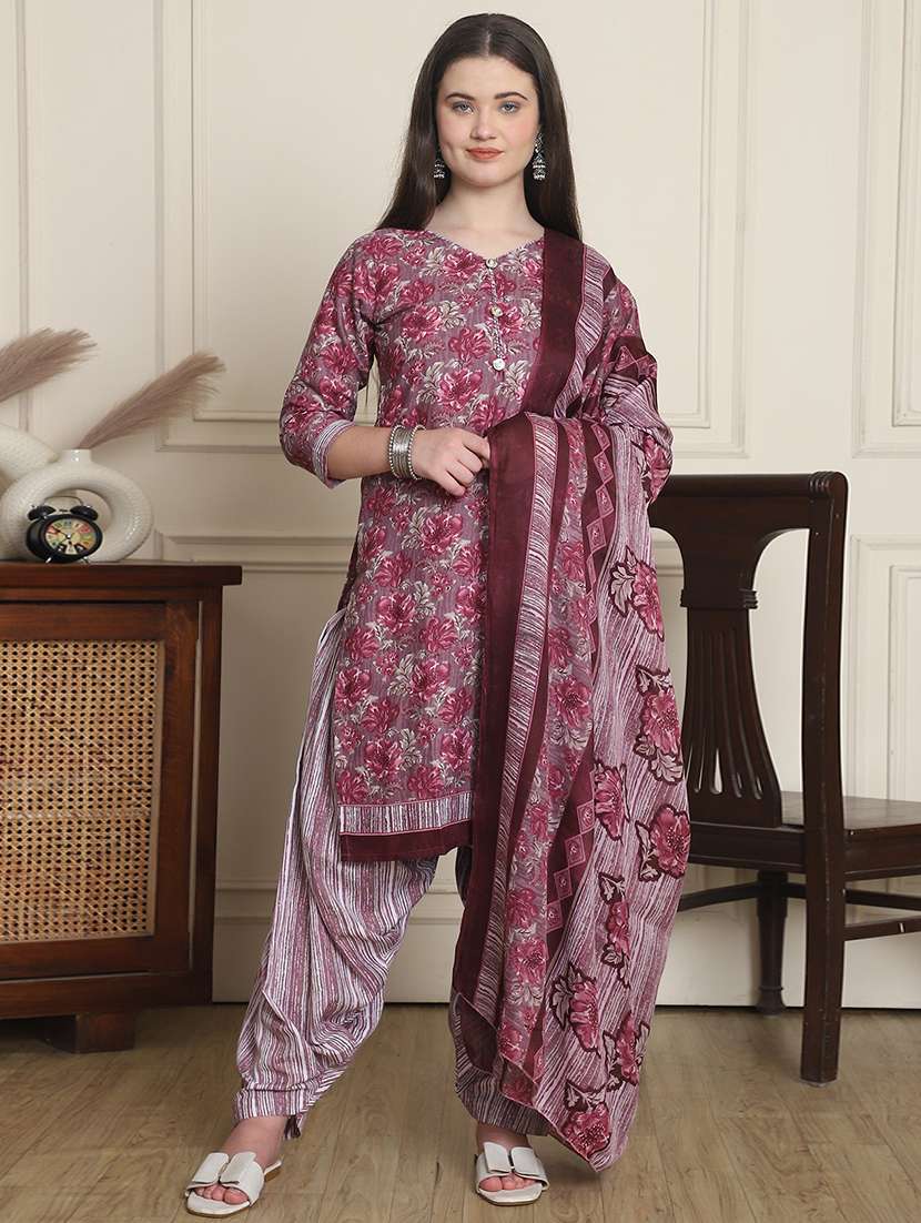 women printed three quarter sleeve kurta salwar with dupatta set