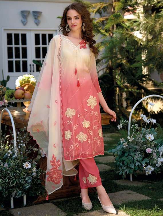 women three quarter sleeve kurta pant with dupatta set - 21963426 - Zoom Image - 0