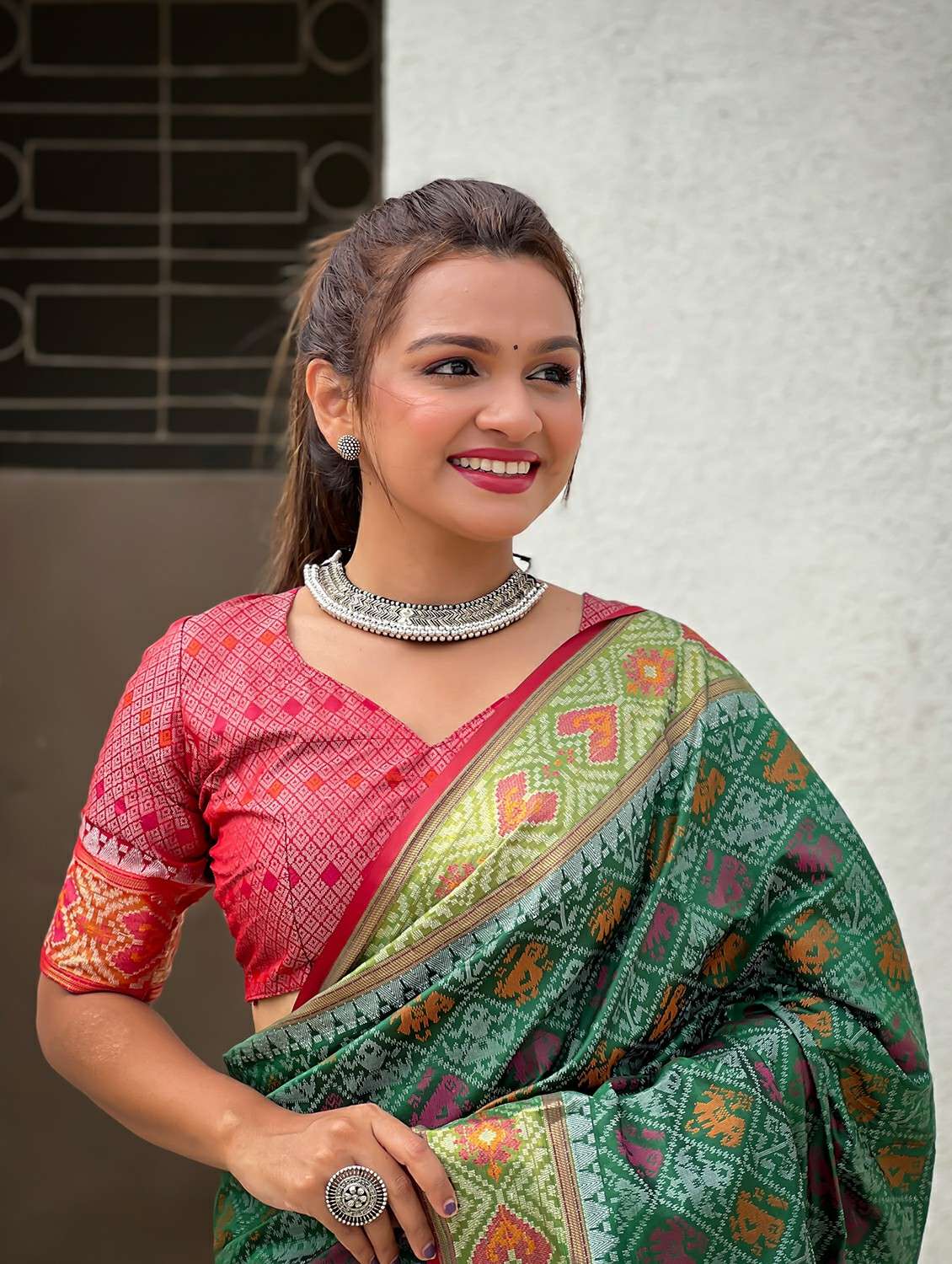 women self design patola saree with blouse - 21964303 -  Standard Image - 5