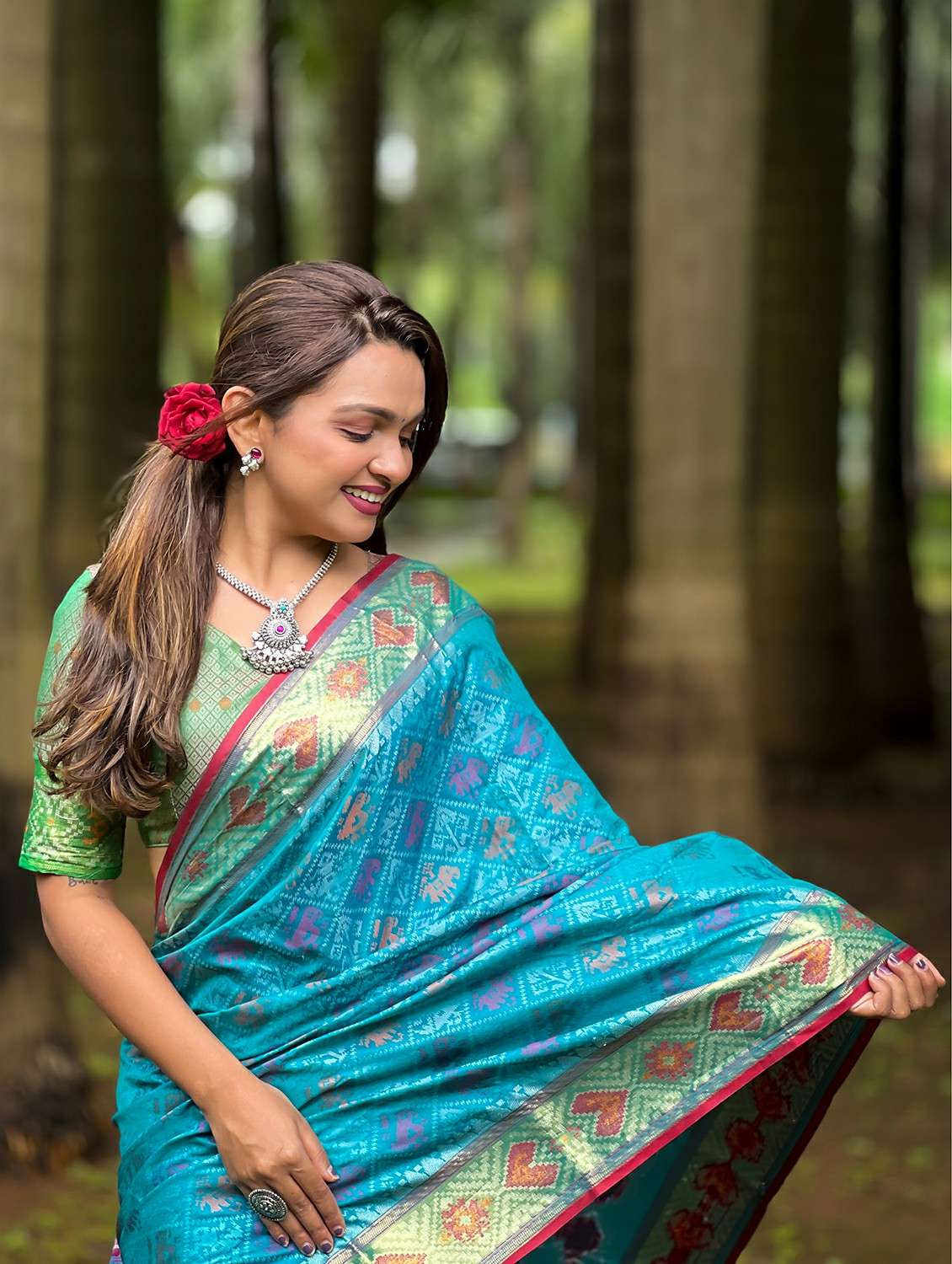 women self design patola saree with blouse - 21964306 -  Standard Image - 5