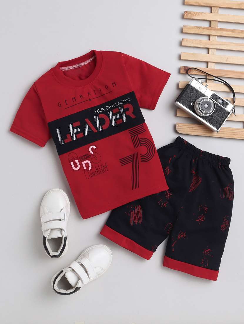 boys printed t-shirt & shorts casual wear set