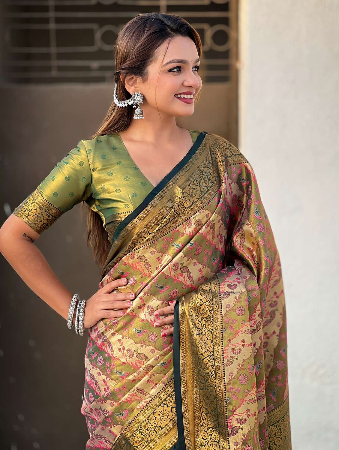 women self design banarasi saree with blouse - 21965063 -  Standard Image - 3