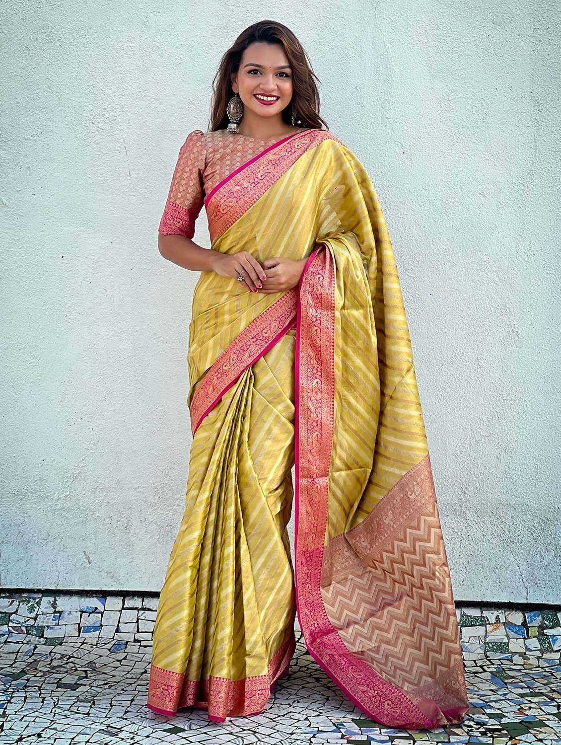 women self design banarasi saree with blouse