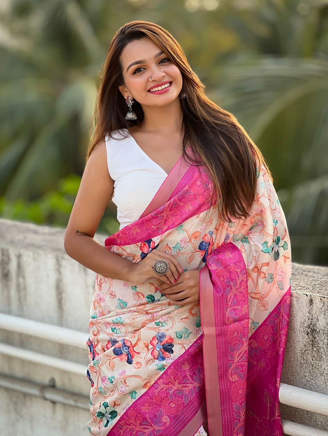 women floral printed bordered saree with blouse - 21965096 -  Standard Image - 3