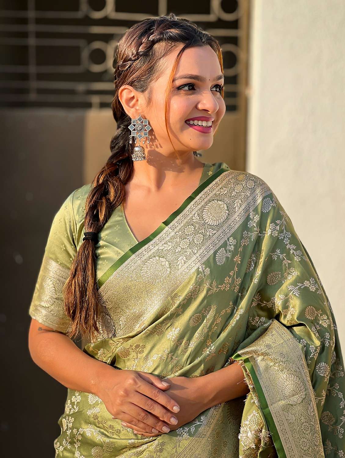 women self design banarasi saree with blouse - 21965102 -  Standard Image - 3