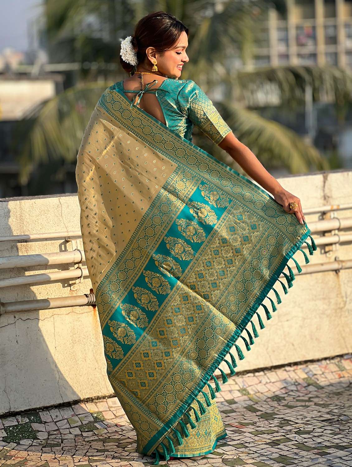 women self design banarasi saree with blouse - 21965105 -  Standard Image - 3