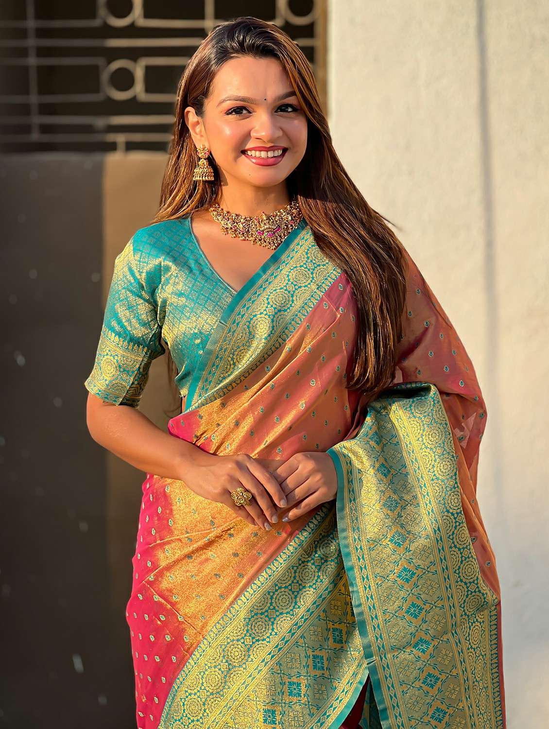 women self design banarasi saree with blouse - 21965107 -  Standard Image - 3