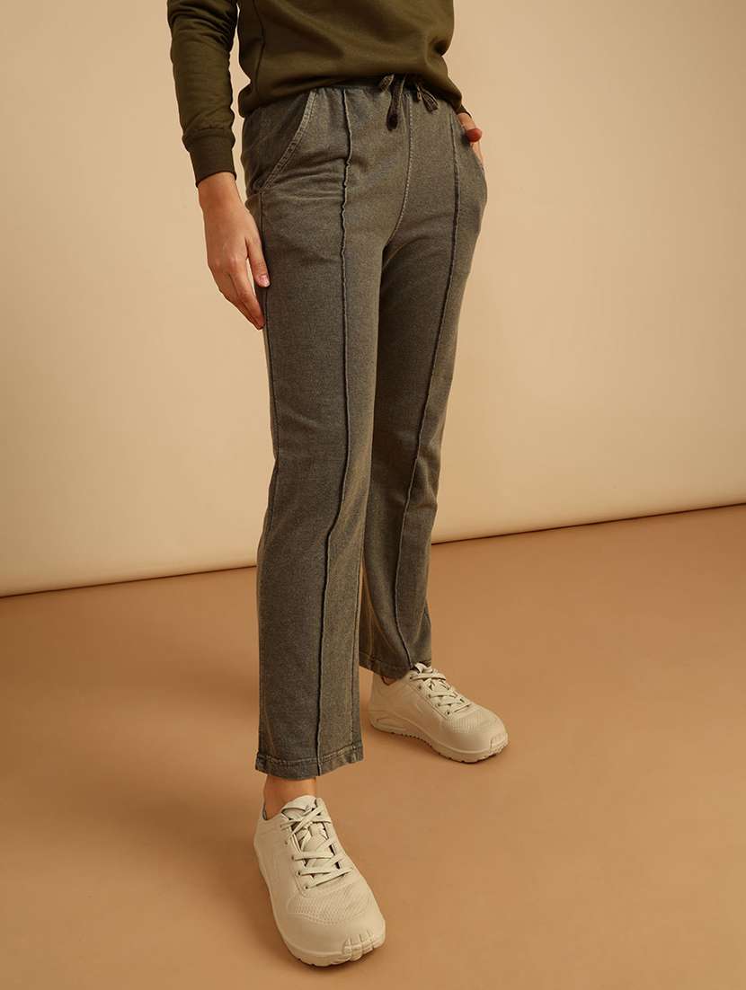women solid mid rise regular fit track pant