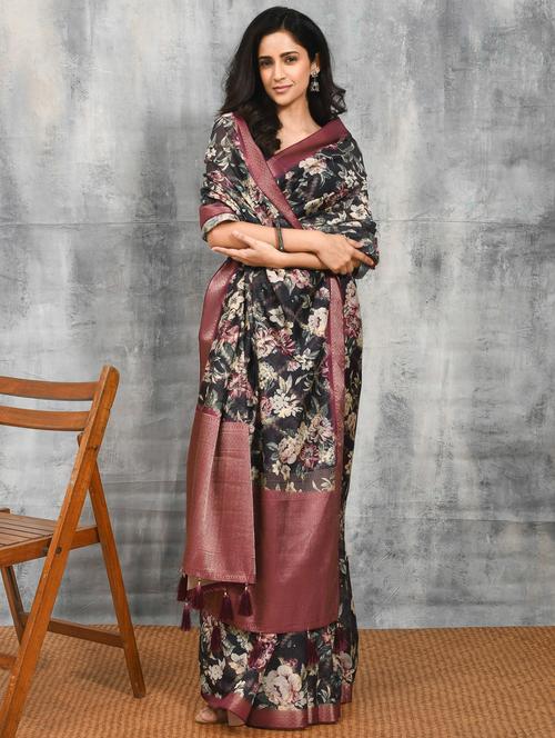 women floral printed bordered saree with blouse - 21965599 - Standard Image - 0
