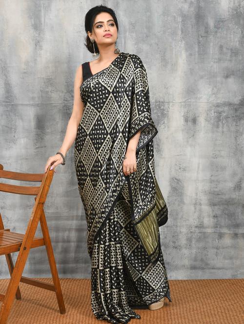 women printed casual wear saree with blouse - 21965606 -  Standard Image - 0