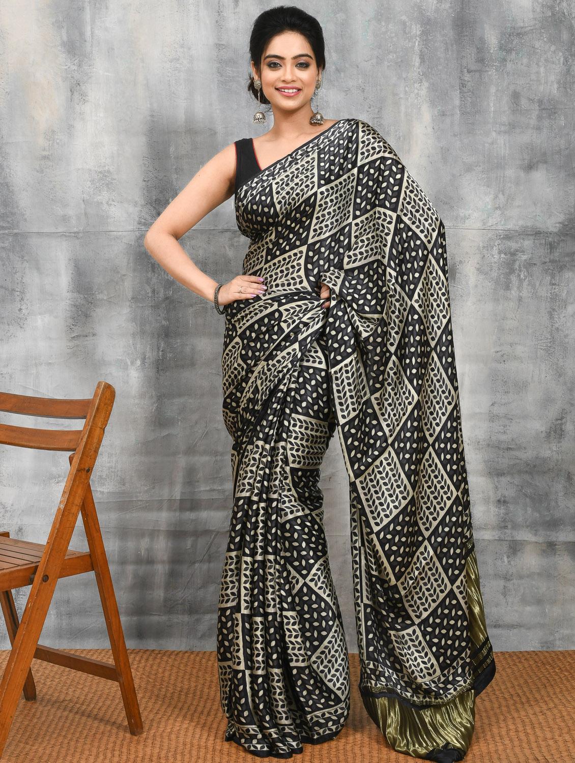 women printed casual wear saree with blouse - 21965606 - Standard Image - 3