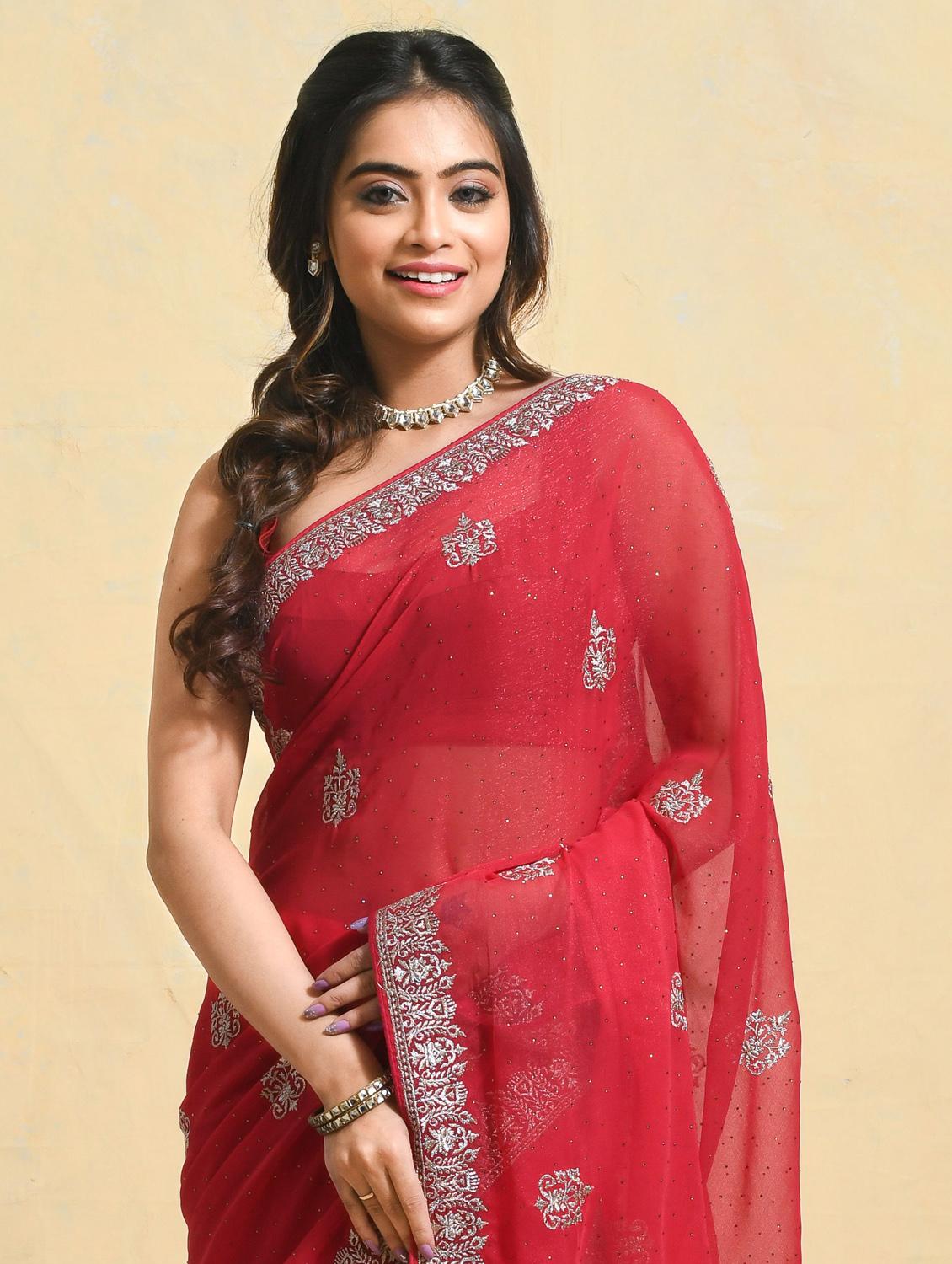 women solid with work embroidered saree with blouse - 21965640 - Standard Image - 5