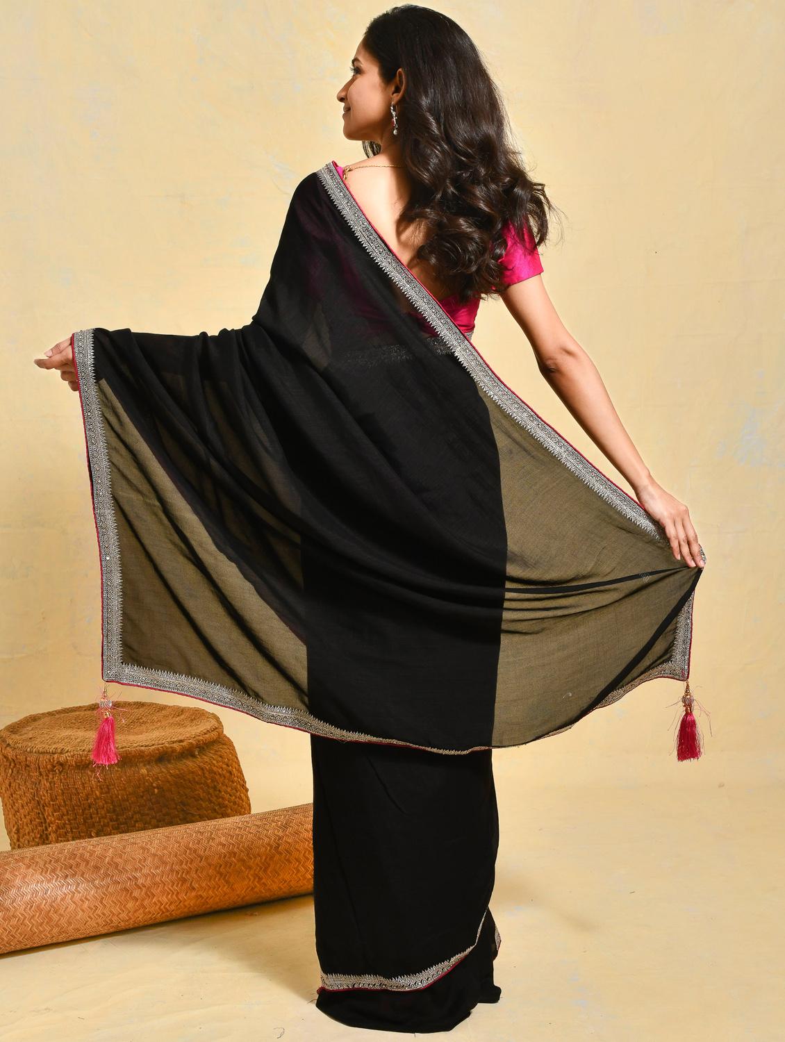 women solid with embellished bordered saree with blouse - 21965648 - Standard Image - 3