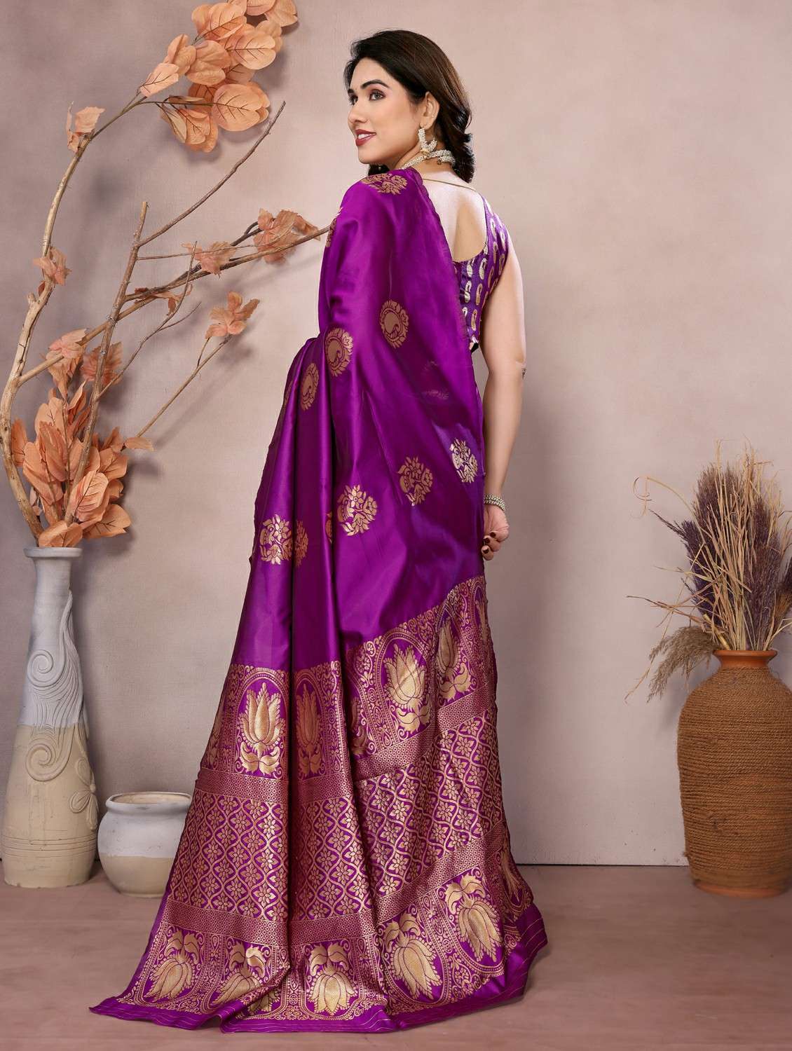 women self design banarasi saree with blouse - 21965867 -  Standard Image - 3