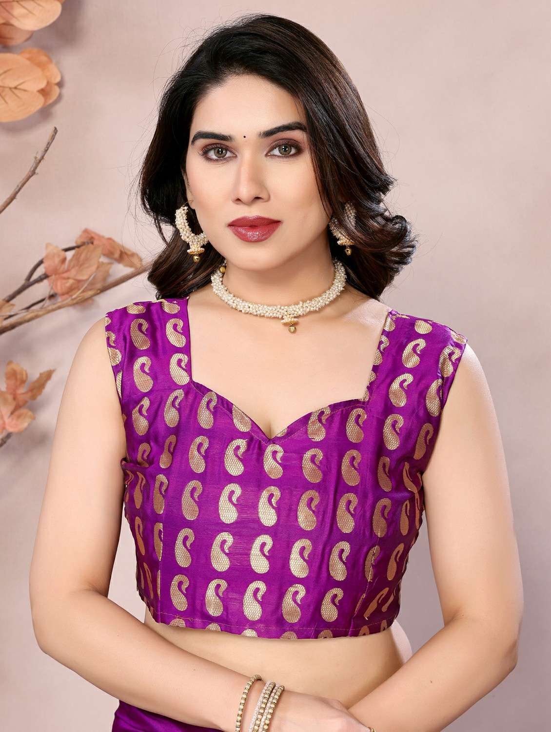 women self design banarasi saree with blouse - 21965867 -  Standard Image - 5