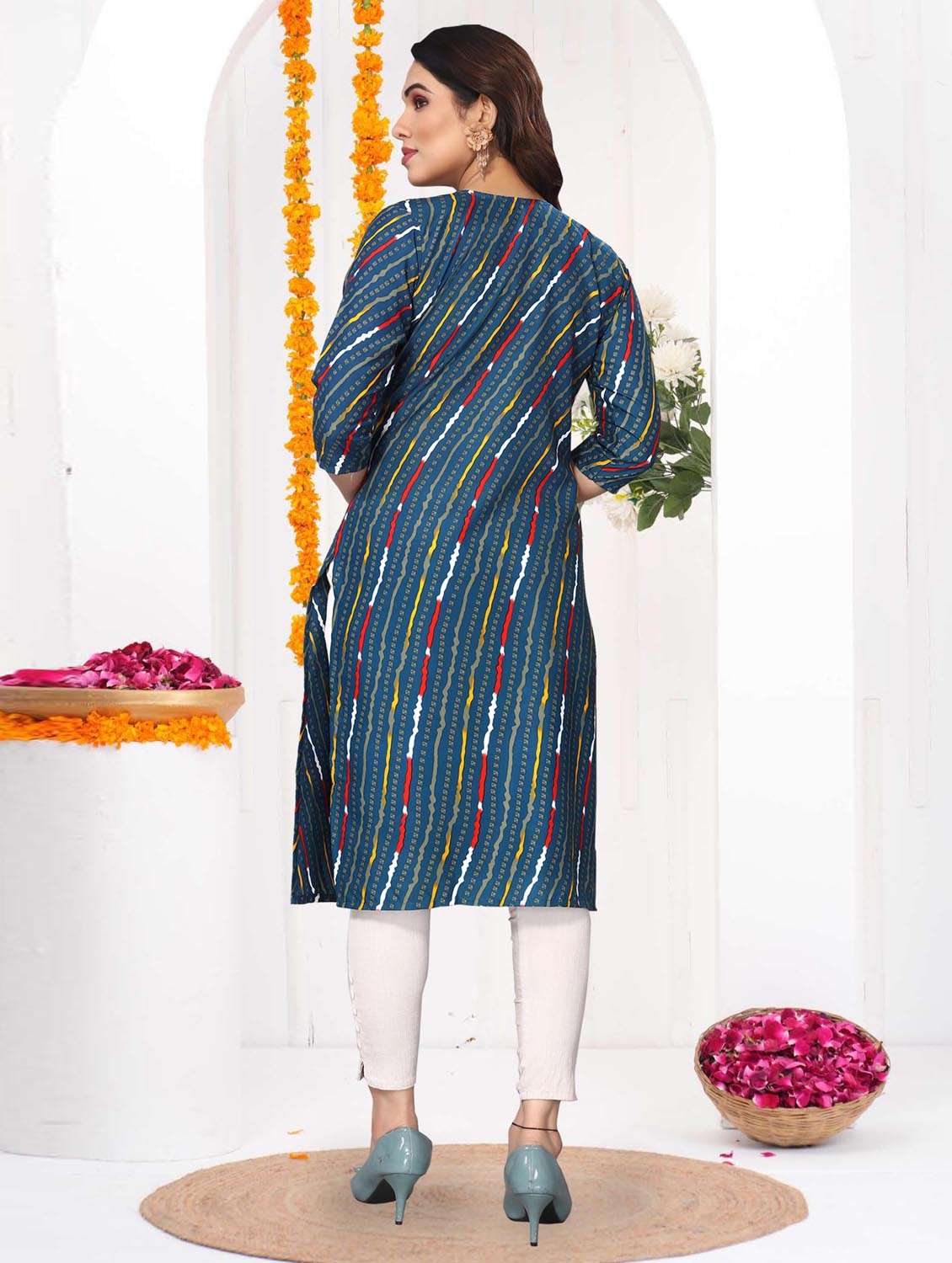 women printed three quarter sleeve straight kurta - 21965882 -  Standard Image - 3