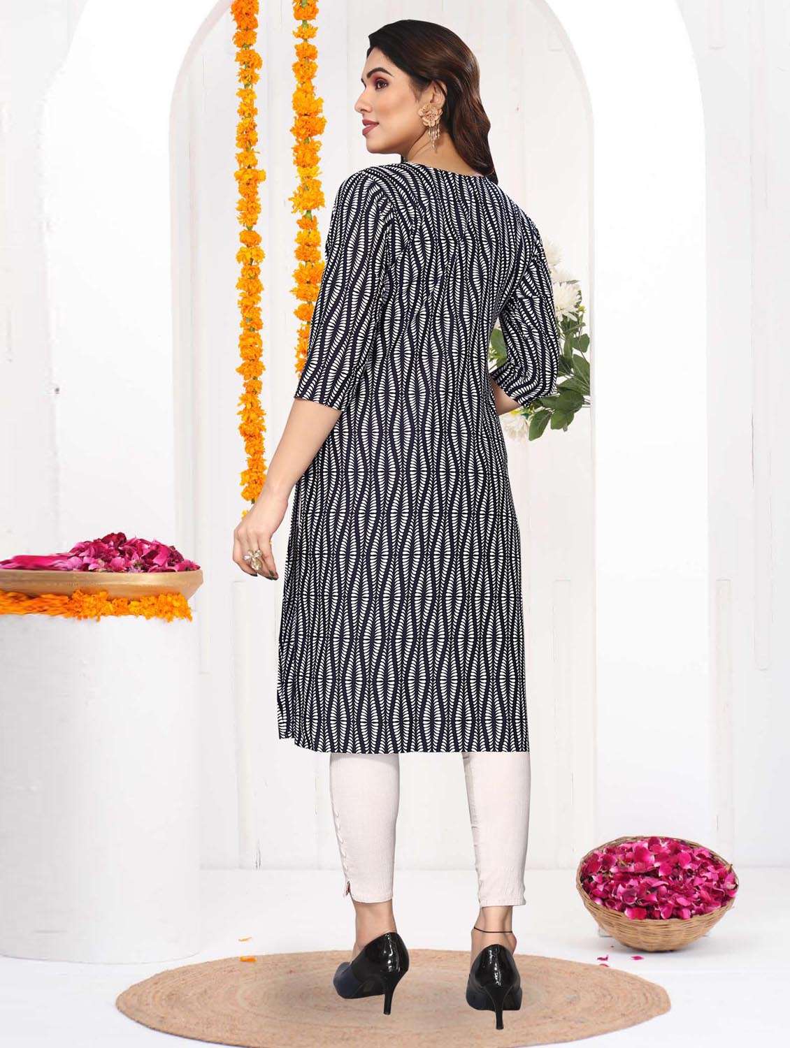 women printed three quarter sleeve straight kurta - 21965884 -  Standard Image - 3