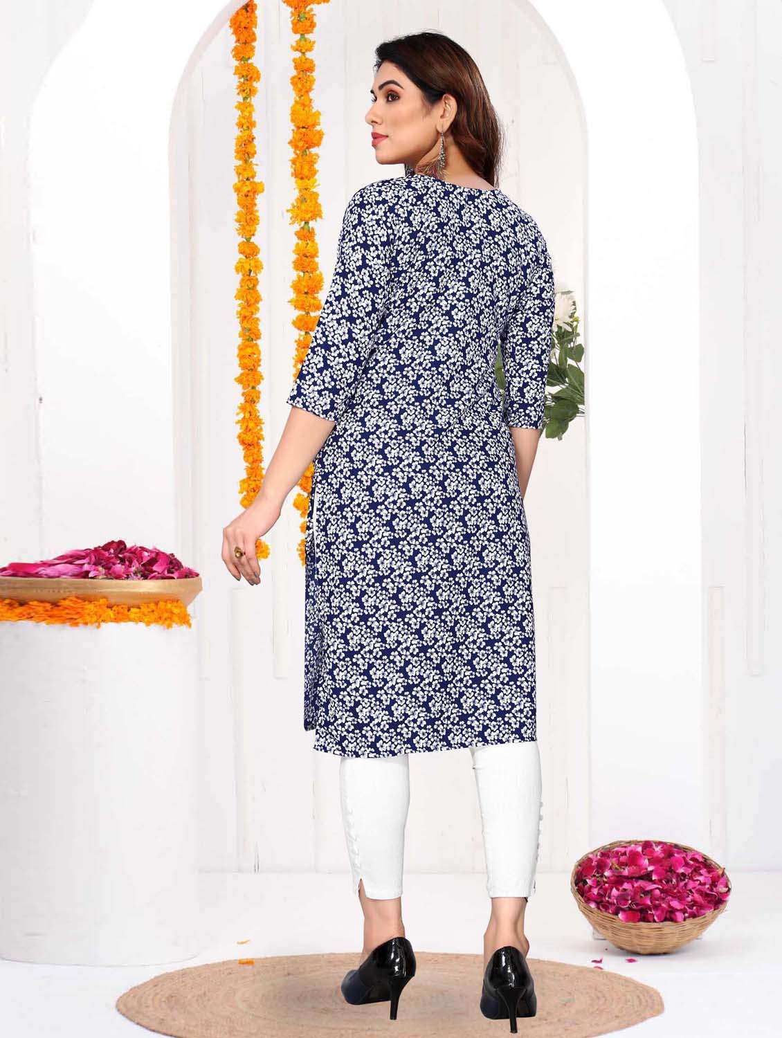 women printed three quarter sleeve straight kurta - 21965932 -  Standard Image - 3
