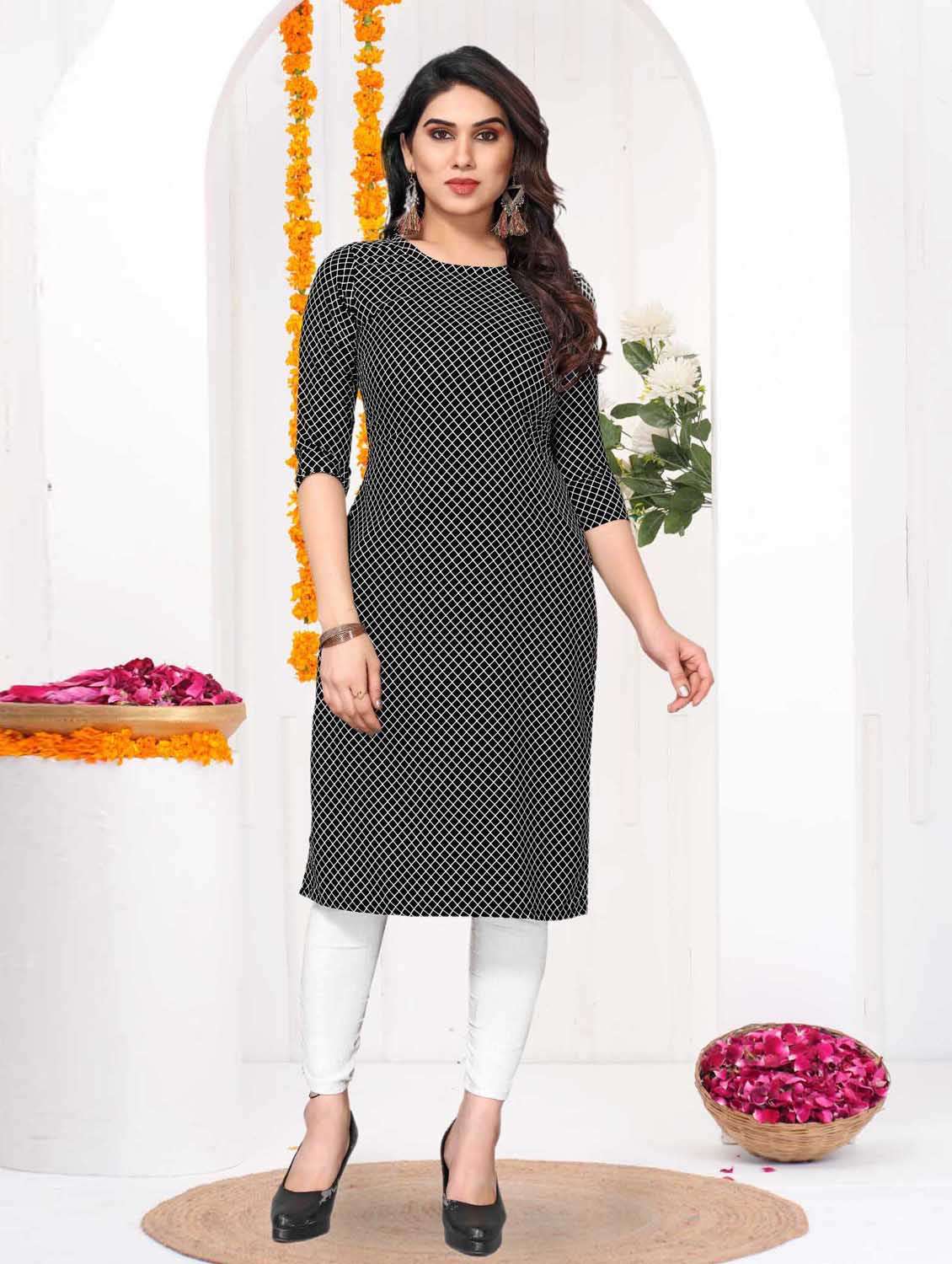 women checkered three quarter sleeve straight kurta