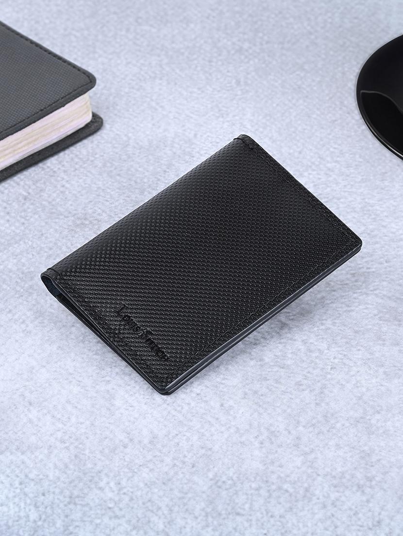 men black textured leather wallet