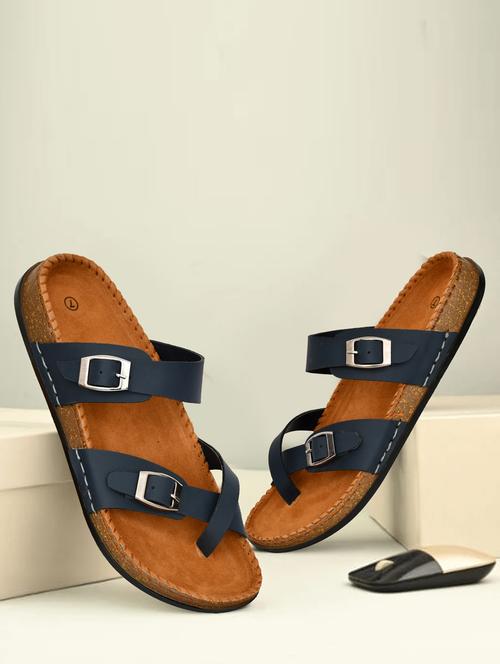 men solid toe separator sandal - 21966208 -  Standard Image - 0