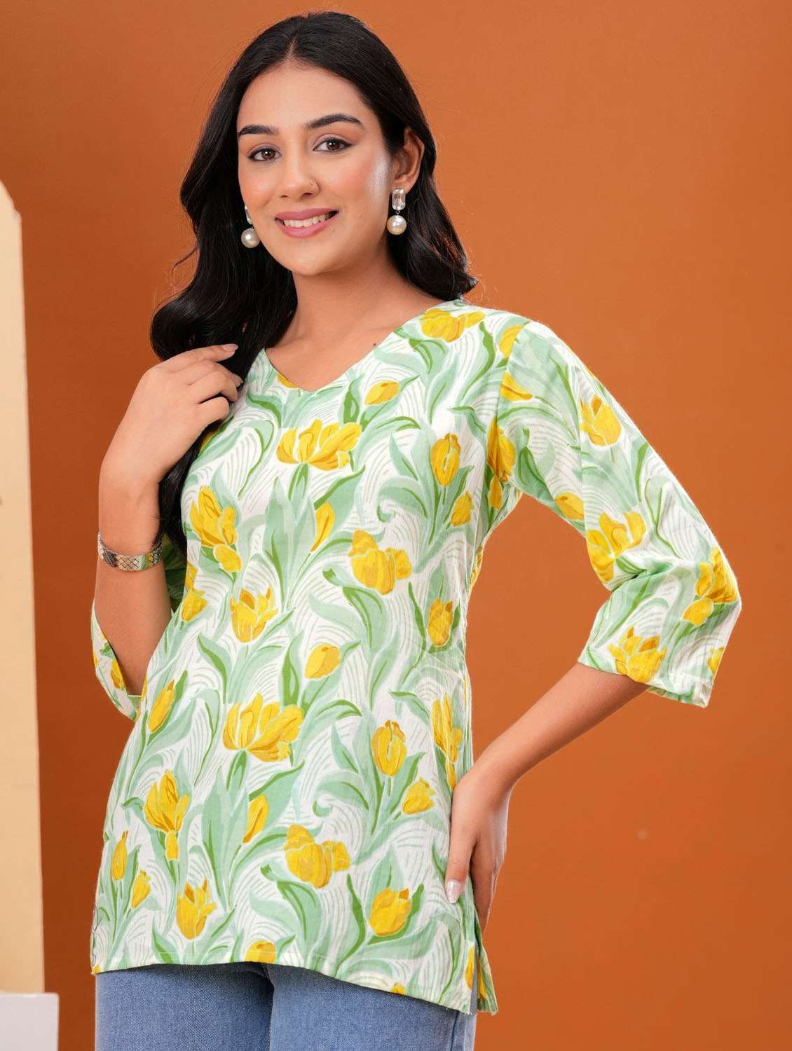 women three quarter sleeve straight kurti - 21966679 - Zoom Image - 0