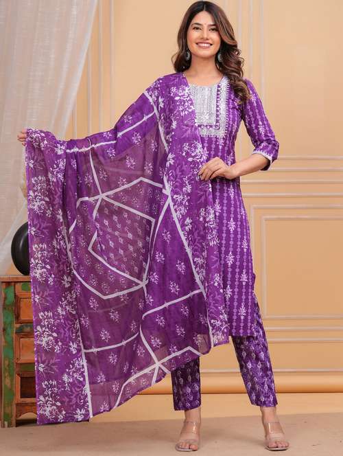 women three quarter sleeve kurta pant with dupatta set - 21966720 - Standard Image - 0