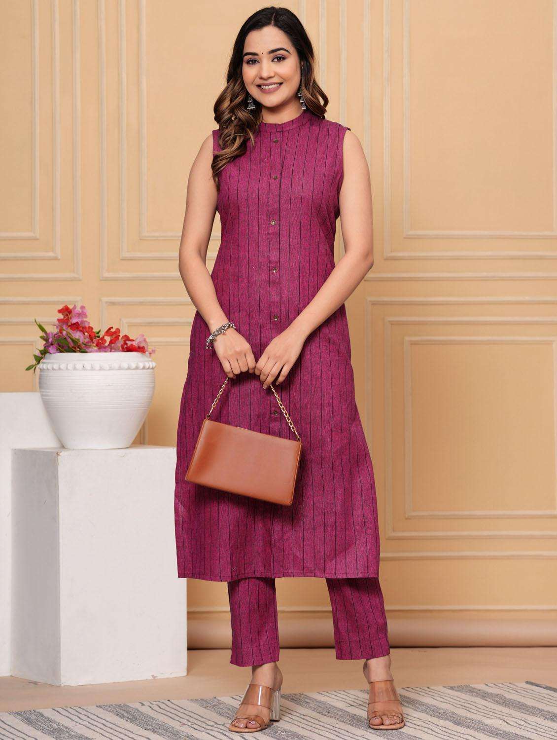 women striped sleeveless kurta pant set
