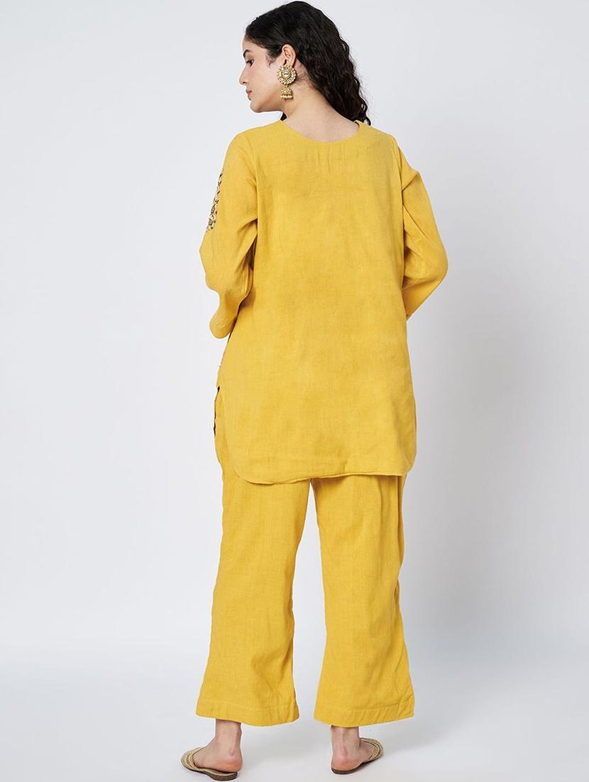 women embroidered kurtaand trouser co-ord set - 21966845 - Standard Image - 3