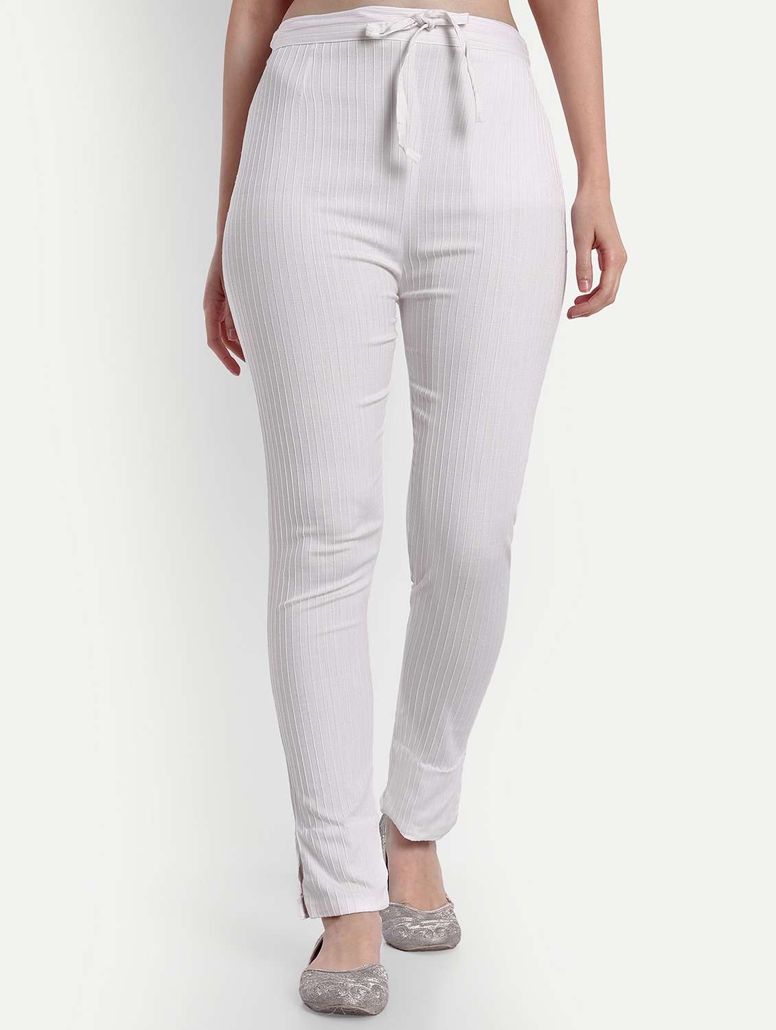 women solid slim fit tapered pant 