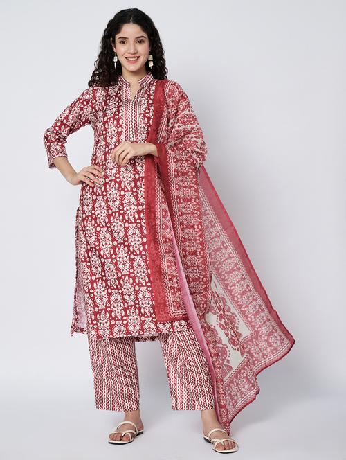 women three quarter sleeve kurta pant with dupatta set - 21967107 - Standard Image - 0