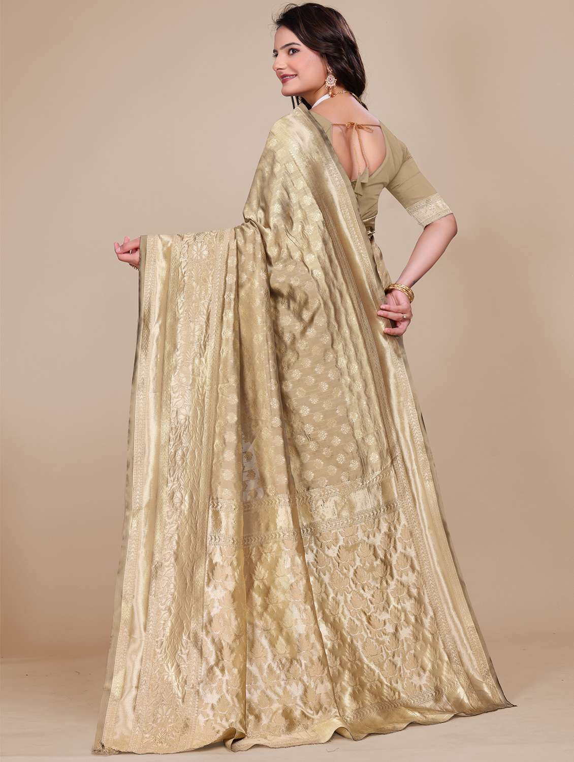 women self design banarasi saree with blouse - 21967227 - Standard Image - 3
